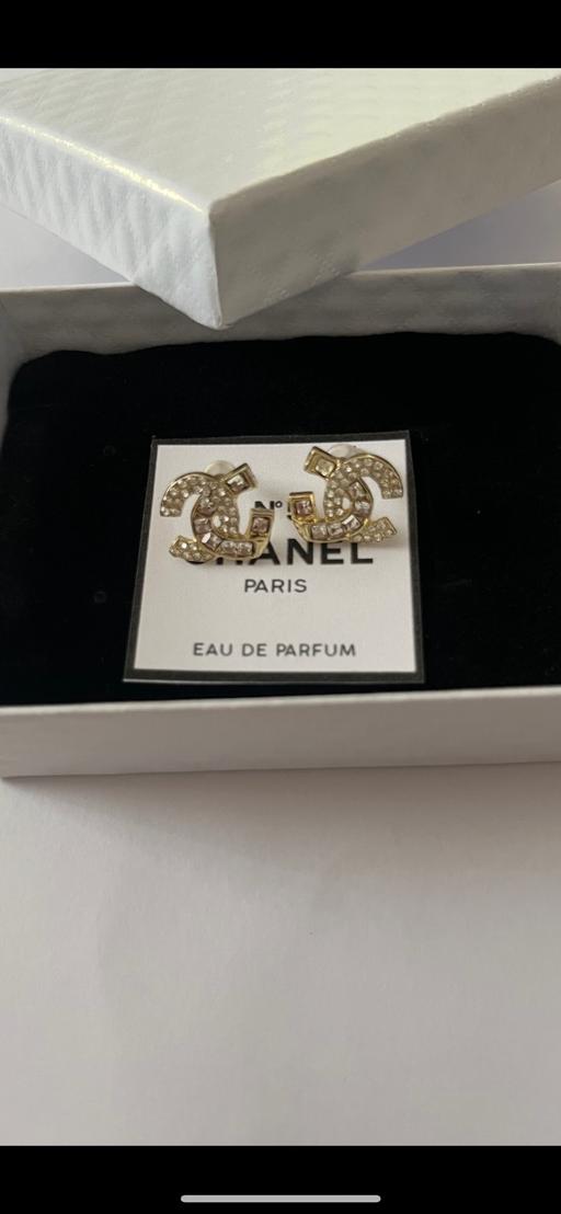 Buy & Sell Hamilton South Lanarkshire - Photos for Lovely boxed earings