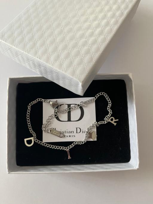 Buy & Sell Hamilton South Lanarkshire - Photos for Lovely new delicate boxed bracelet