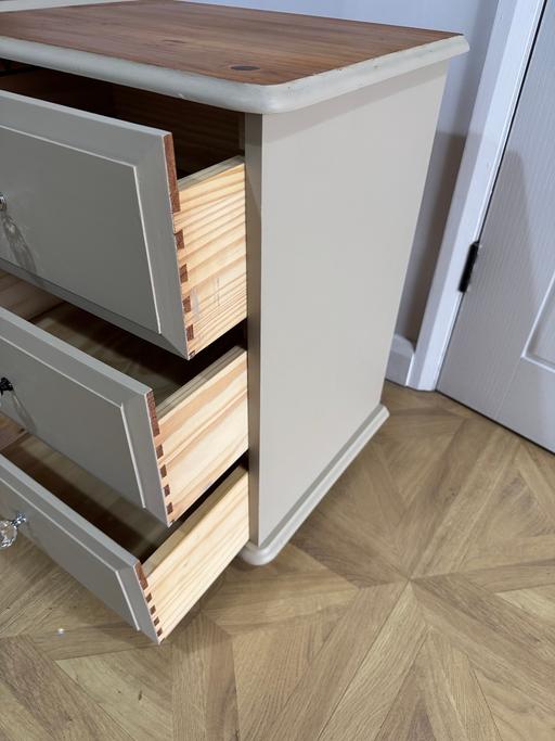Buy & Sell Hoobrook Wyre Forest - Photos for Matching pair pine bedside tables