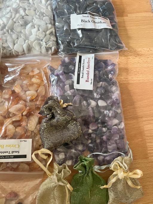 Buy & Sell Yew Tree Estate Sandwell - Photos for 4kg Chakra Stone Crystal Set Bag Booklet Lot
