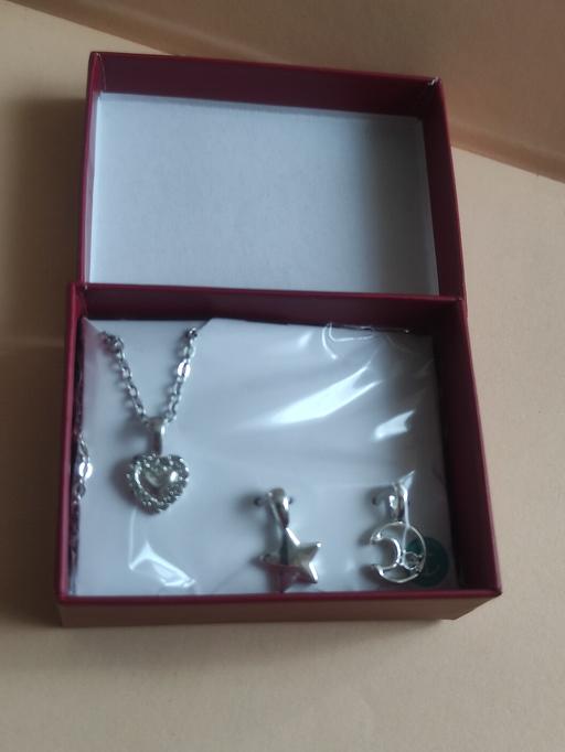 Buy & Sell Grafton Street Industrial Estate West Northamptonshire - Photos for Necklace chain with pendants