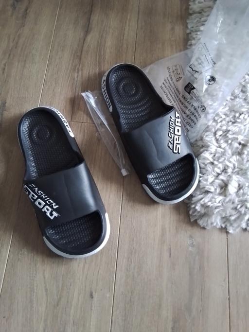Buy & Sell Netherton Dudley - Photos for size 9 men's sliders