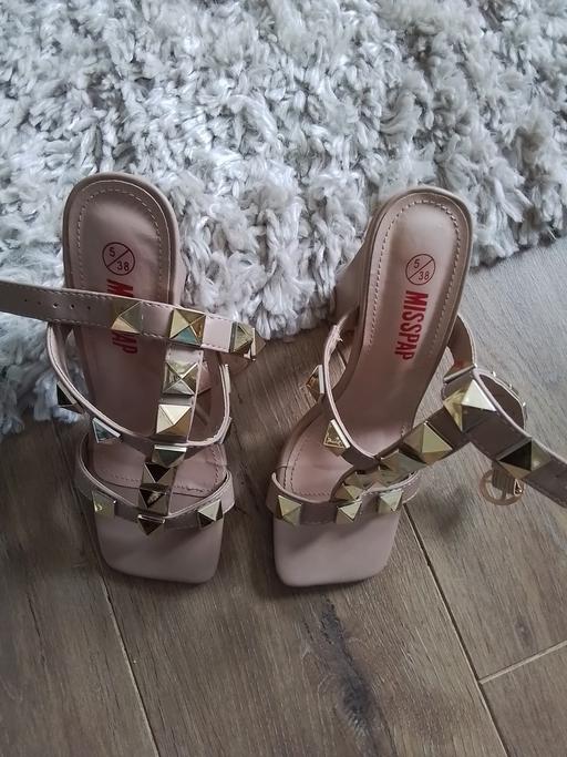 Buy & Sell Audnam Dudley - Photos for size 5 sandals
