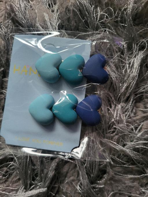 Buy & Sell Crewe Cheshire East - Photos for Ladies/girl's Heart hairclips x2 in packaging