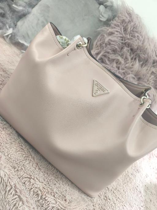 Buy & Sell Canning Town East London - Photos for Guess bag