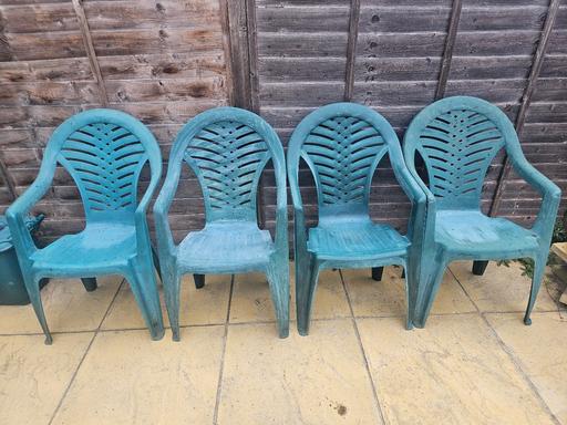Buy & Sell Uxbridge Hillingdon - Photos for 4 Garden chairs &table -Delivery option