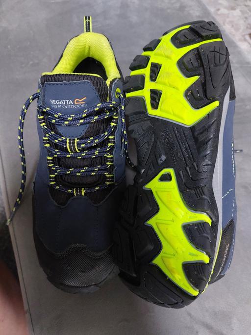 Buy & Sell Chertsey Runnymede - Photos for regatta walking boots shoes excellent conditi