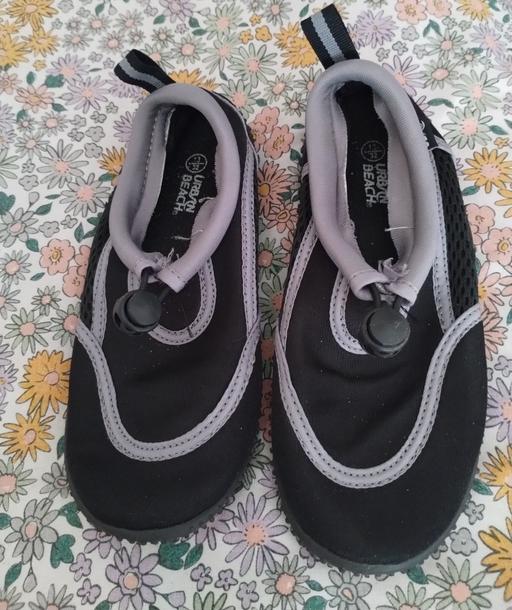 Buy & Sell Millers Bridge Industrial Estate Sefton - Photos for uk 13 / 32 kids beach shoes