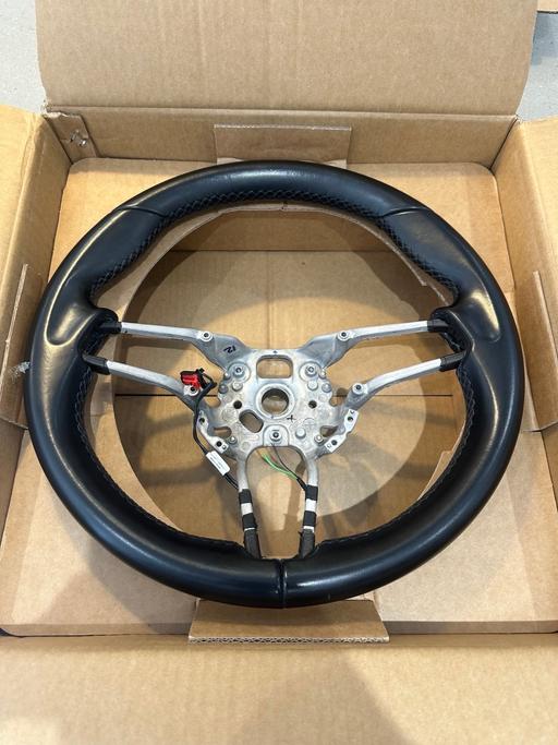 Vehicles Wembley Brent - Photos for Porsche Panamera stock leather steering wheel