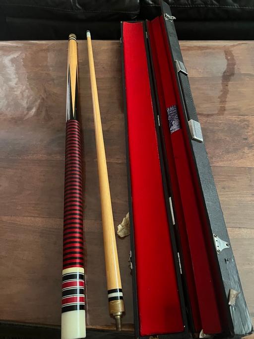 Buy & Sell East India East London - Photos for Red and black striped snooker cue with case