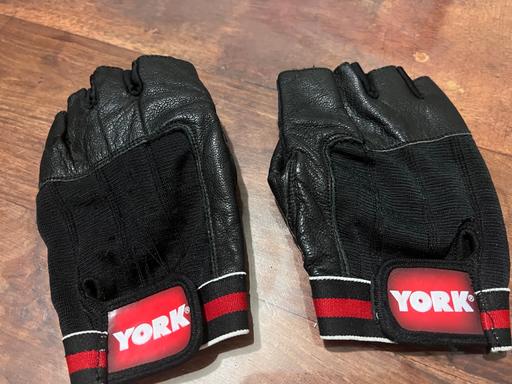 Buy & Sell Blackwall East London - Photos for York shorts fingers cycling gloves