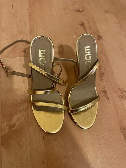 Buy & Sell White City West London - Photos for Gold high heels