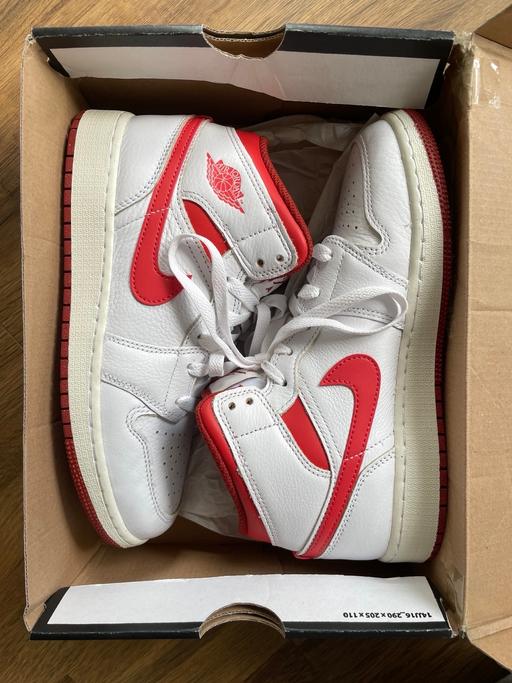 Buy & Sell Lower Town Pembrokeshire - Wales - Photos for Nike Shoes Air Jordan 1 Mid SE (GS) Dune Red