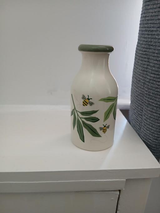Buy & Sell Bradley Fold Trading Estate Bury - Photos for Bee Vase New