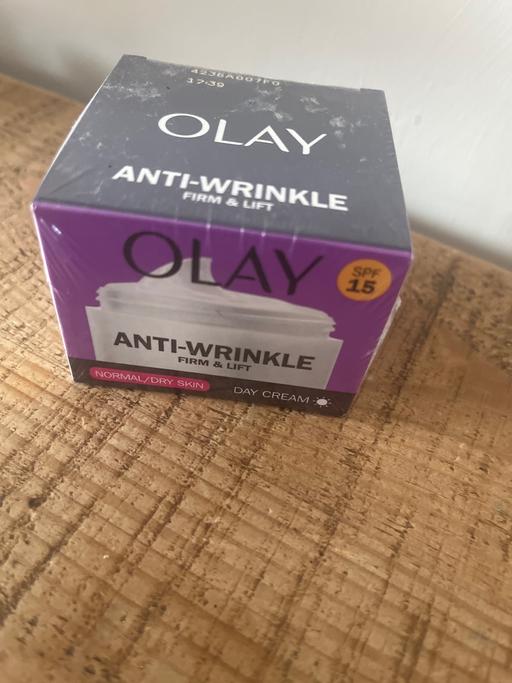 Buy & Sell Conisbrough Doncaster - Photos for New sealed Olay anti-wrinkle cream spf15