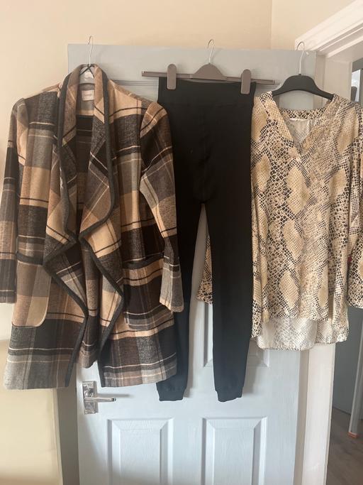 Buy & Sell Cadeby Doncaster - Photos for Size 12 bundle Shacket like new leggings top