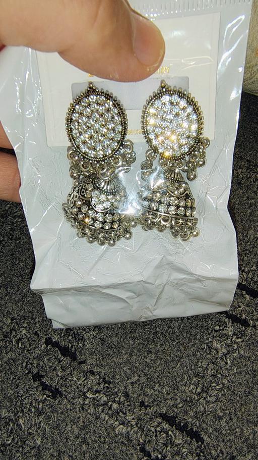 Buy & Sell West Bowling Bradford - Photos for shiny earrings sliver finished brand new