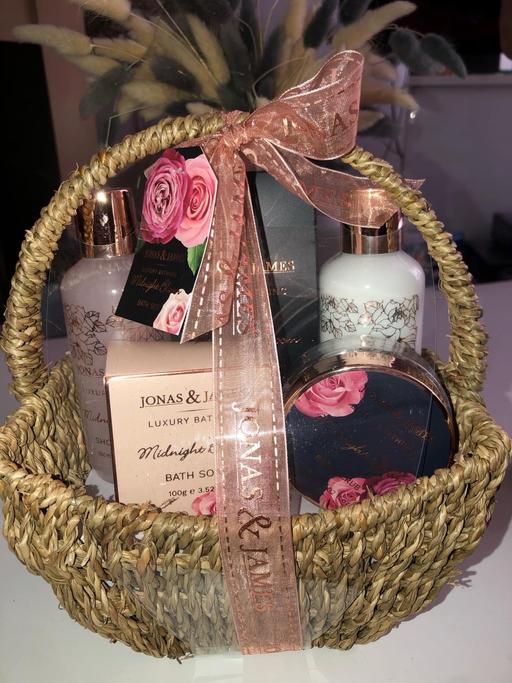 Buy & Sell Stow Heath Wolverhampton - Photos for Brand new gift set
