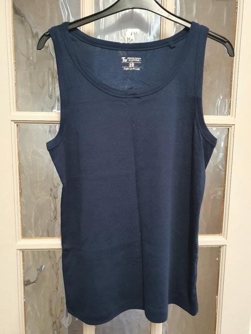 Buy & Sell Oxley Wolverhampton - Photos for New vest top
