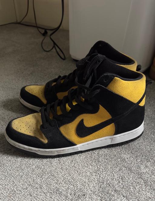 Buy & Sell Bramhall Stockport - Photos for Nike Dunks mid/high Suede