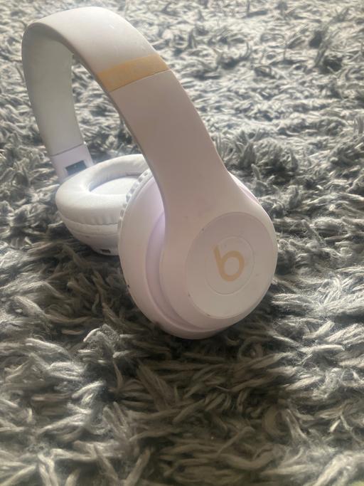 Buy & Sell Mansfield Town Centre Mansfield - Photos for White BEATS SOLO 4