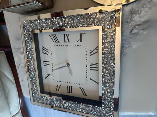 Buy & Sell Bardsley Oldham - Photos for Crystal wall clock