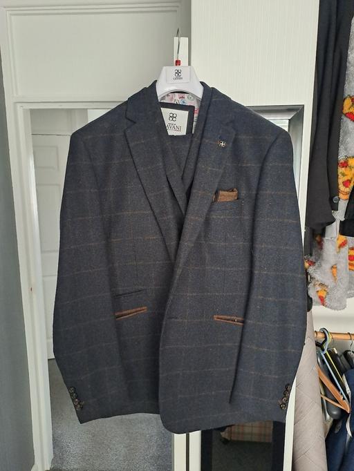 Buy & Sell Swan Village Sandwell - Photos for suit