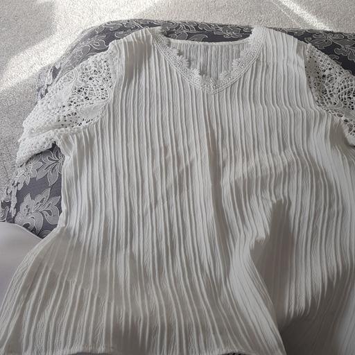 Buy & Sell Wythall Bromsgrove - Photos for WHITE TOP ,LACE SLEEVES 16