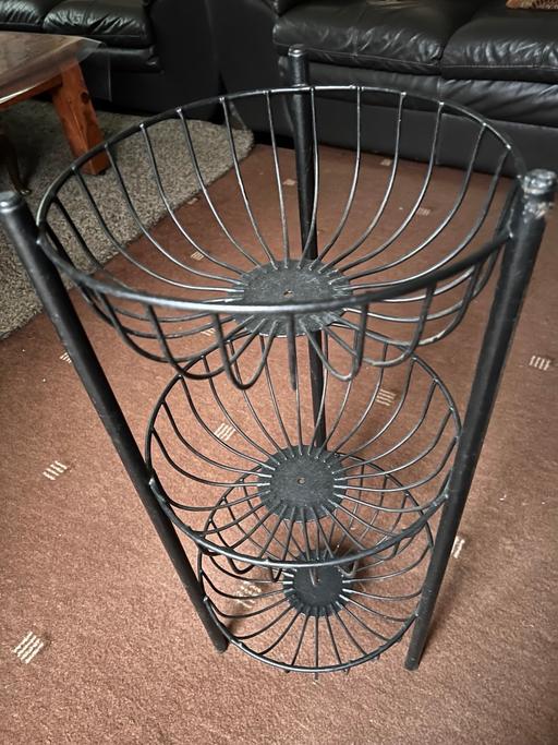 Buy & Sell Blackwall East London - Photos for Metal 3-tier fruit basket