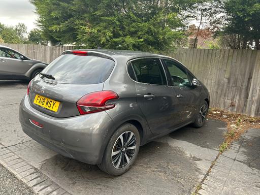 Vehicles Woodsetton Dudley - Photos for Peugeot 208 PureTech 2018