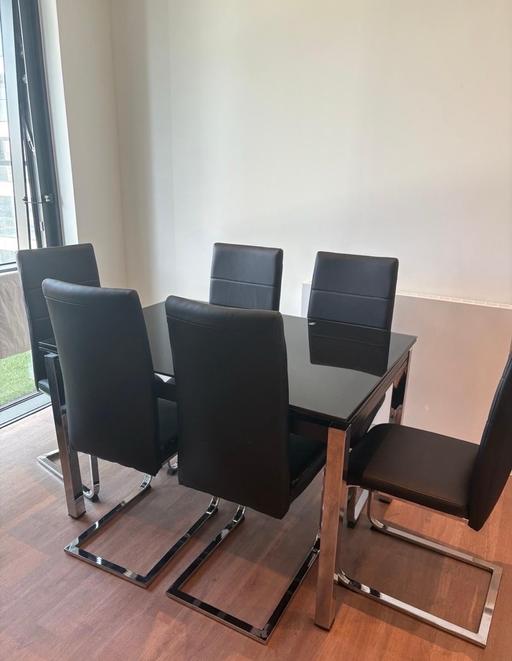 Buy & Sell Poplar East London - Photos for Black glass table with extension