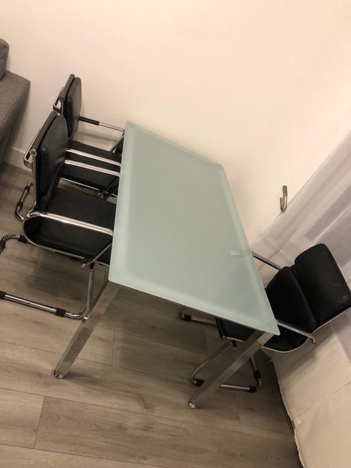 Buy & Sell Hounslow Town Centre Hounslow - Photos for Glass table and leather chairs