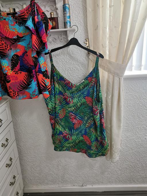 Buy & Sell Dalton-Le-Dale County Durham - Photos for 2X TOPS NEW CONDITION SIZE 22