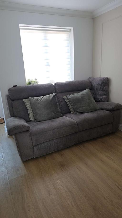 Buy & Sell South Hornchurch East London - Photos for RECLINER SOFA (PLUG IN ELECTRIC)