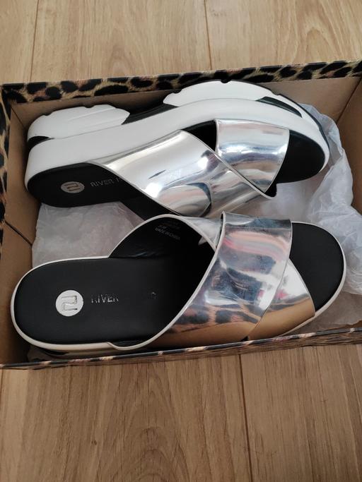 Buy & Sell Stanley Liverpool - Photos for River Island platform sliders