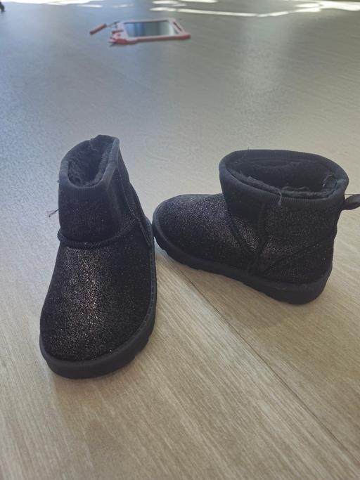 Buy & Sell Goose Green Wigan - Photos for girls black boots Infant Size 4