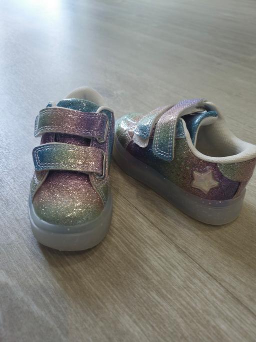 Buy & Sell Goose Green Wigan - Photos for girls light up trainers Infant size 4