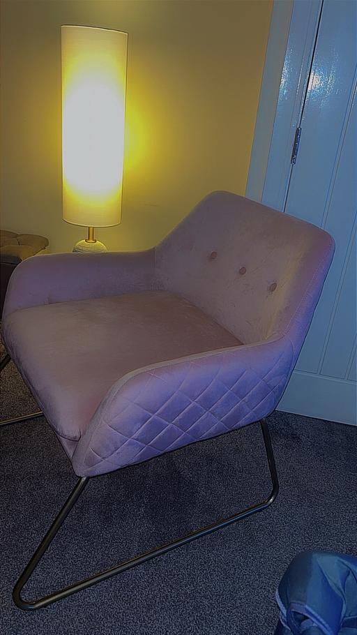 Buy & Sell Horwich Bolton - Photos for Baby pink XL velvet chair