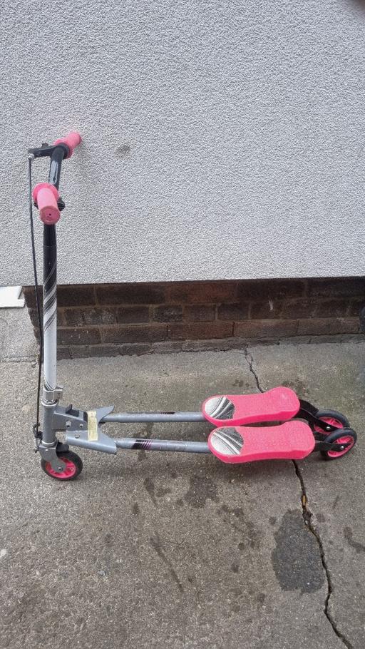 Buy & Sell Clayton West Kirklees - Photos for Pink V-Flex Scooter