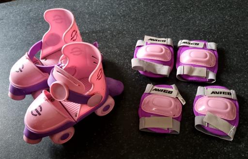 Buy & Sell Clayton West Kirklees - Photos for Pink Adjustable Roller Skates with Pads