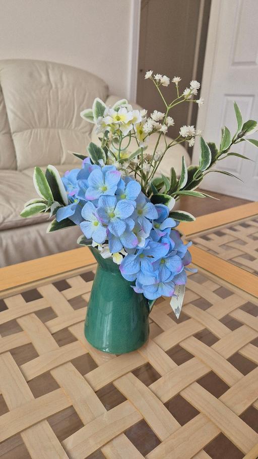 Buy & Sell South Wimbledon South West London - Photos for Matalan jug vase with flowers