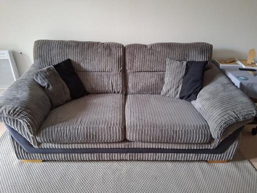 Buy & Sell Wallington Sutton - Photos for 2 Seater Sofa
