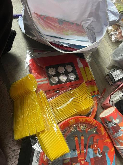 Buy & Sell Wednesfield Wolverhampton - Photos for Huge party set £2