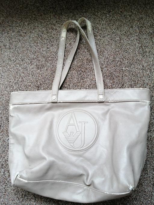 Buy & Sell Wednesfield Wolverhampton - Photos for ladies Handbag really worn,, but still usable