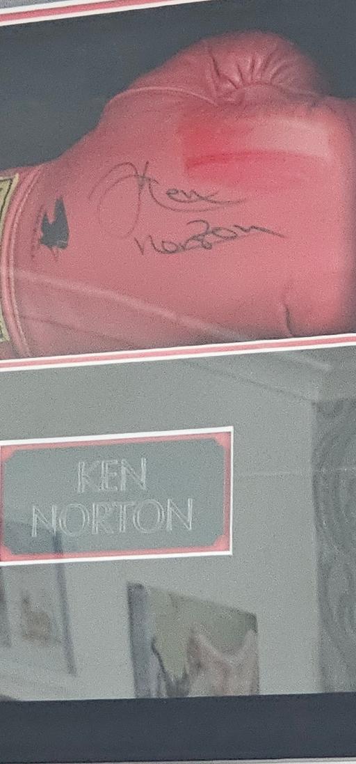 Buy & Sell Felling Gateshead - Photos for ken norton signed boxing glove