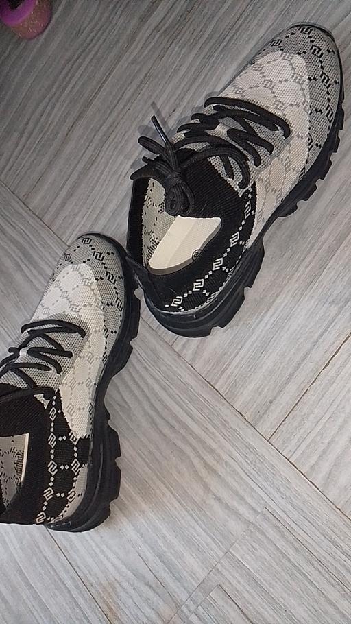 Buy & Sell East Malling Tonbridge and Malling - Photos for Skechers