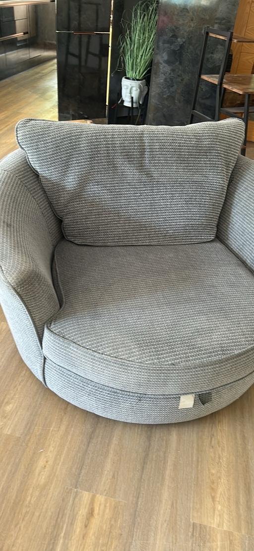 Buy & Sell Crook Log South East London - Photos for Swivel cuddle chair