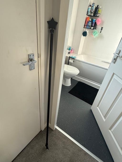 Buy & Sell Morden Merton - Photos for Black star curtain pole