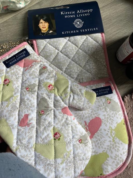 Buy & Sell Wednesfield Wolverhampton - Photos for Oven glove set new £2