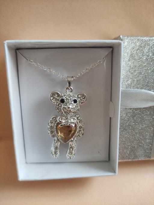 Buy & Sell Grafton Street Industrial Estate West Northamptonshire - Photos for Beautiful long chain necklace